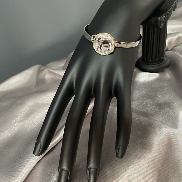 Elephant Bangle Bracelt - Picture 1 of 9